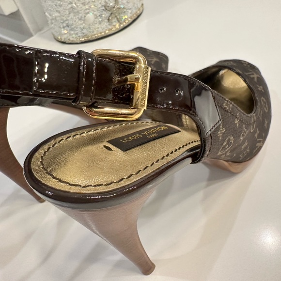 Louis Vuitton, monogram, Peep Toe, Sling Back, high heel With gold hardware. - Picture 7 of 11